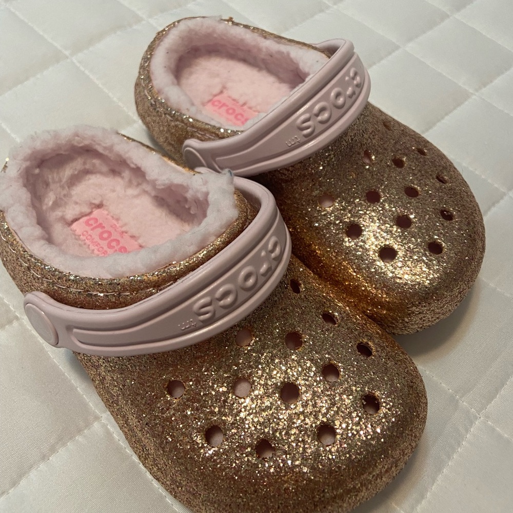 *NEW* Toddler C8 Fuzzy Crocs